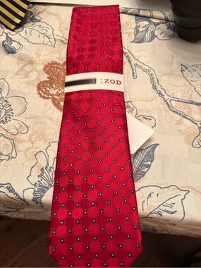 Izod Red Geometric Hexagon Silk Tie